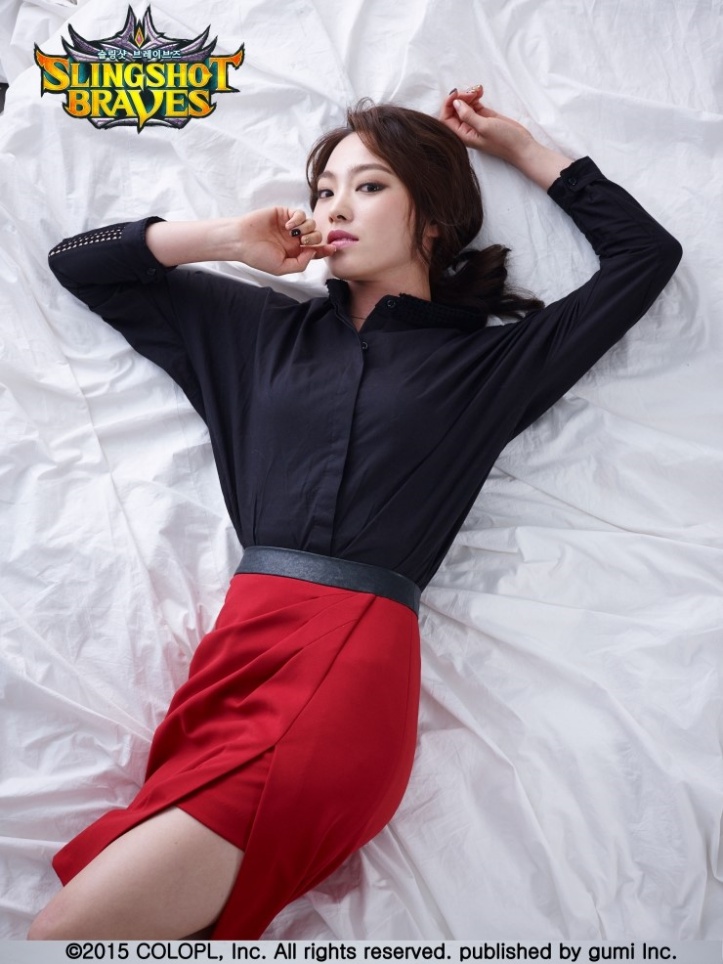 台球女神车侑蓝拍写真性感与可爱等多风格融合