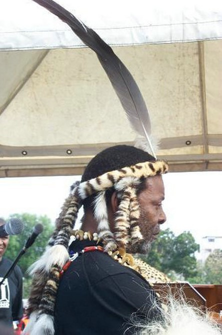 非洲酋长奢靡生活4000多妻妾