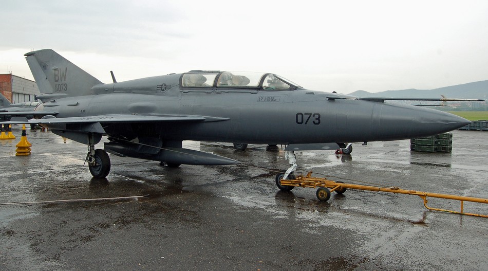 米格21魔改后机头进气道都没了