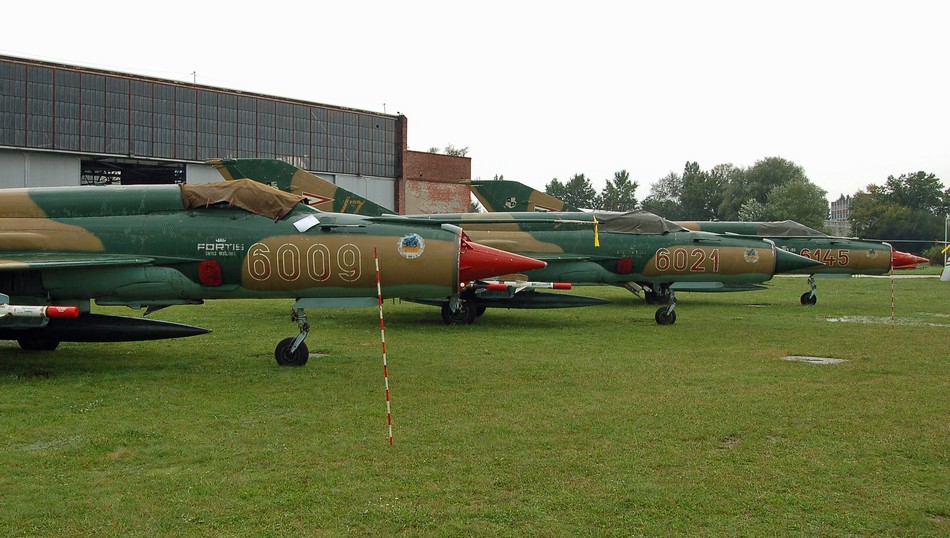 米格21魔改后机头进气道都没了