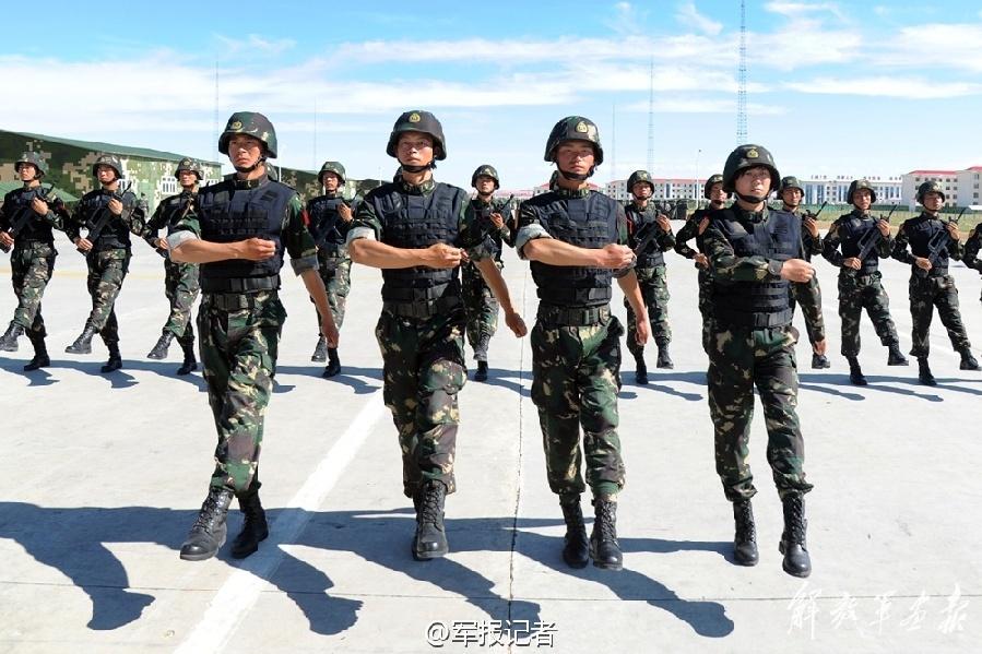 解放军特种部队女汉子霸气展示