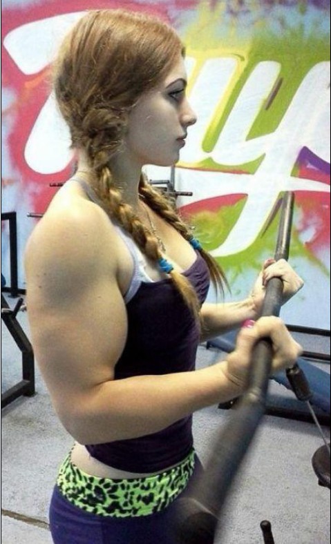 俄罗斯天使脸金刚芭比堪称肌肉哪吒真人版