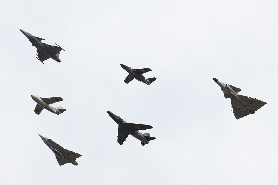 瑞典萨博6代战斗机编队合影