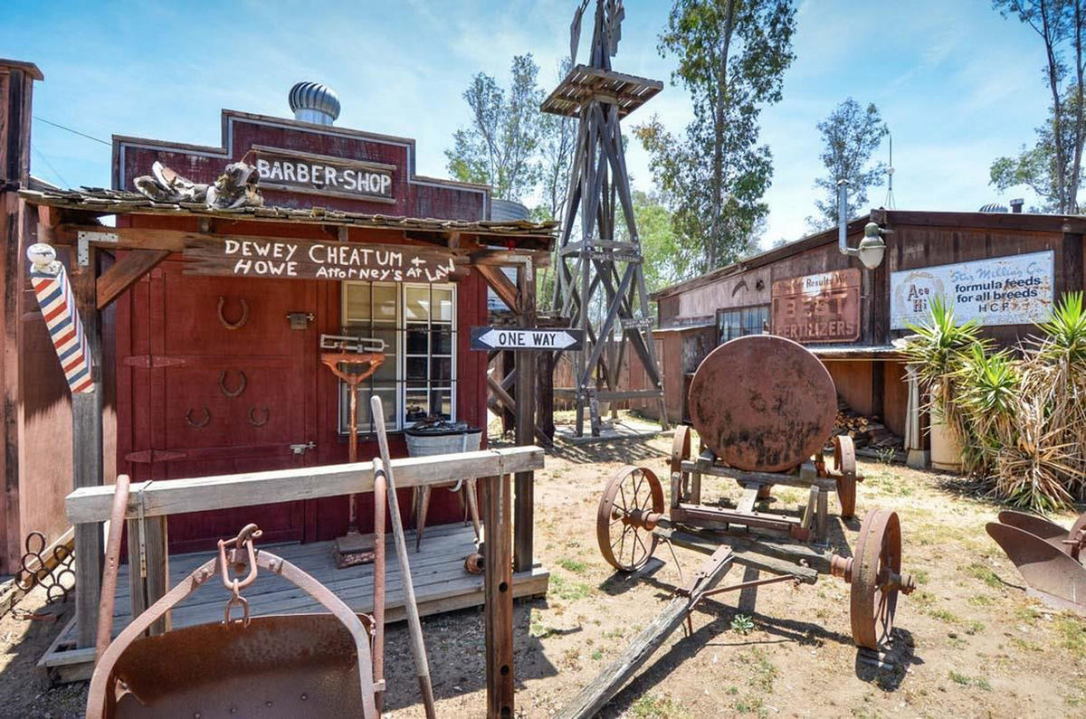 美国西部无人小镇打包出售花566万元可当镇长