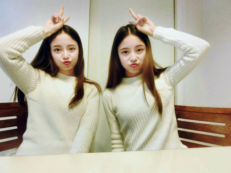 最美双胞胎姐妹校花走红引众网友膜拜