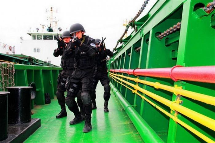 上海反恐部队能海陆空三栖作战