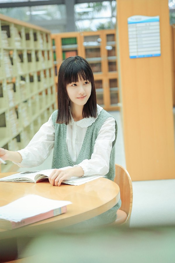 理工科校花写真曝光清纯力压奶茶妹妹