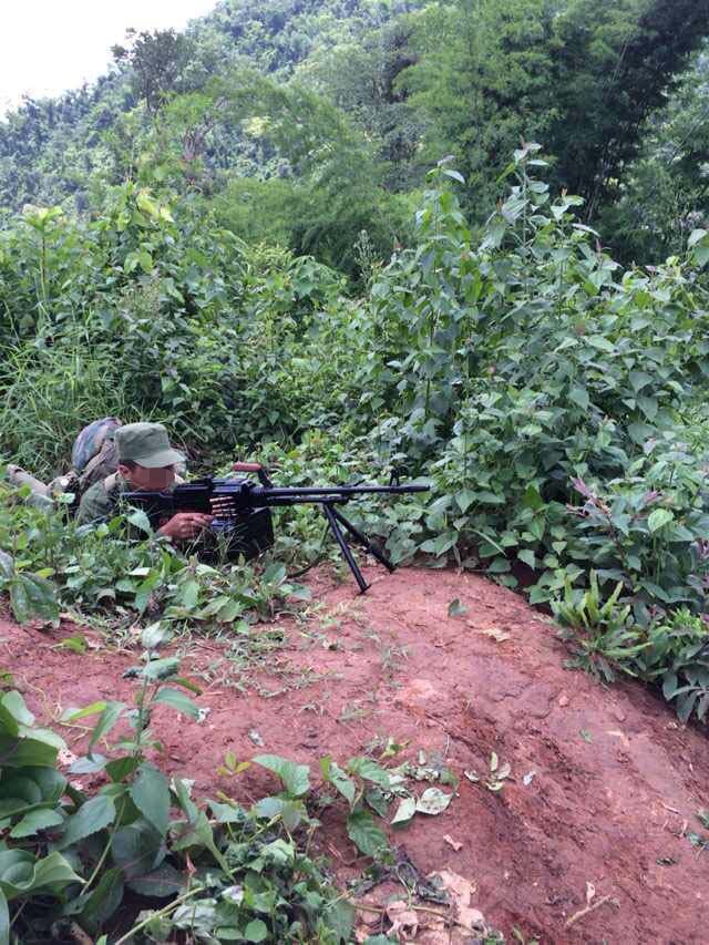 独家果敢同盟军211旅构建作战工事