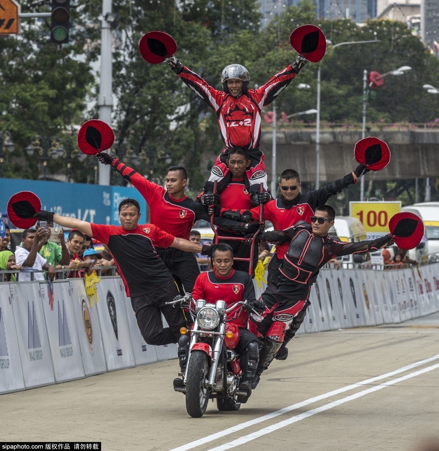 摩托车特技表演狂拽酷炫吊炸天