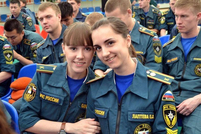 俄罗斯美女消防队相当有派