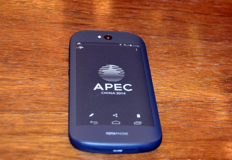 普京礼物手机将在华上市yotaphone亮相博鳌