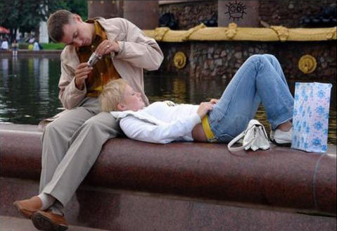 俄罗斯恶搞情侣图片