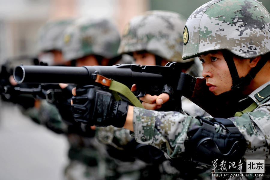 大片来袭:解放军硬汉形象猛照