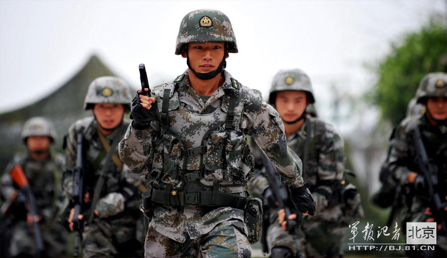 大片来袭:解放军硬汉形象猛照