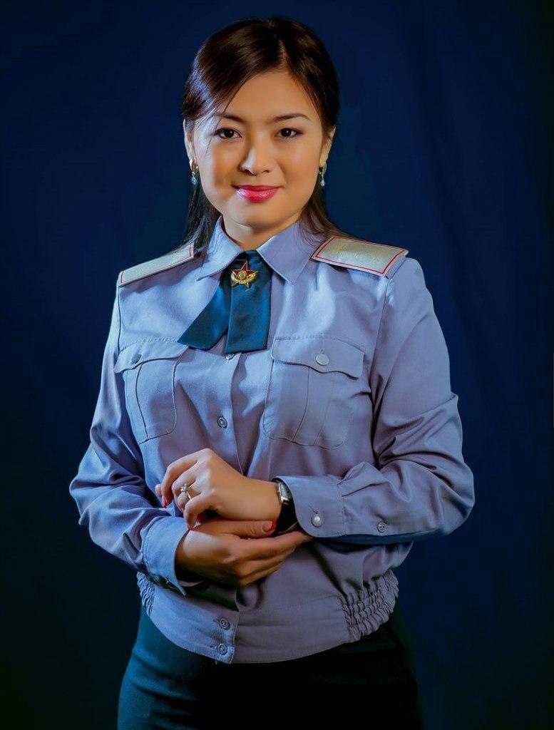 哈萨克女兵选美吸引男性入伍