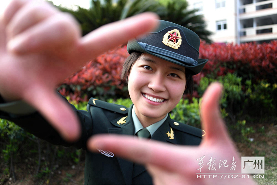 16 解放军长话连女兵羞涩可爱