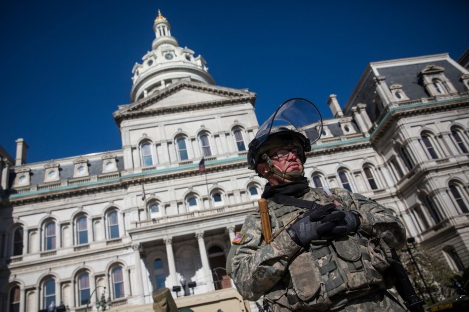 美国国民警卫队在巴尔的摩待命