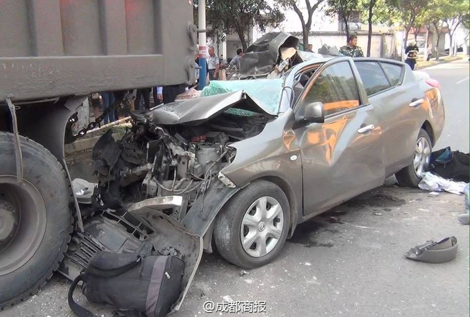 车祸瞬间:奶奶在死前紧紧抱住孙子