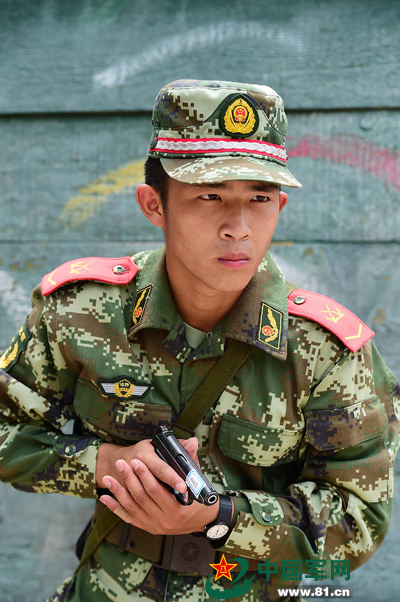 全国武警07作训服改款统一换领章