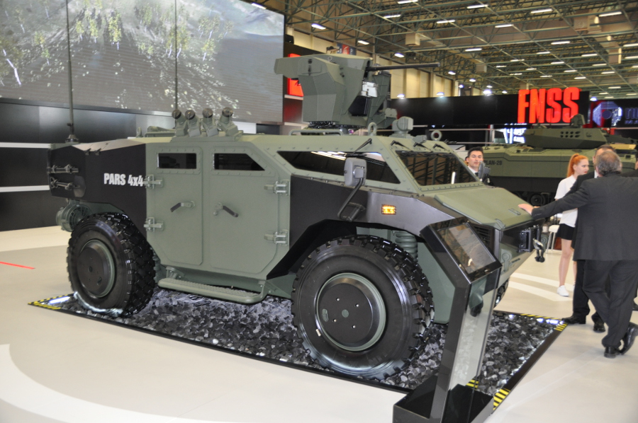 土耳其防展开幕科幻步战车抢眼