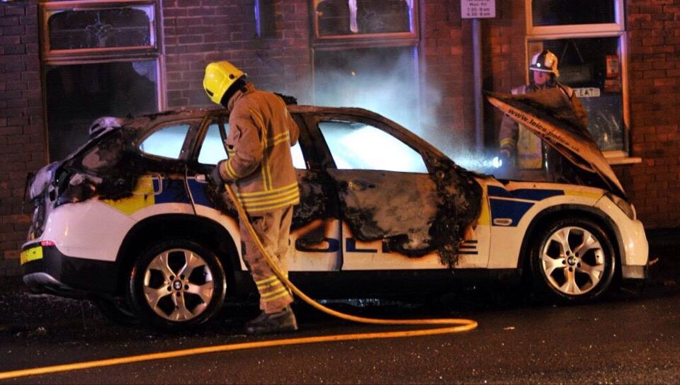 英国一计票站外警车发生爆炸或有人恶意为之