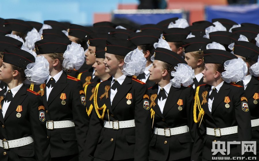 俄罗斯红场阅兵女兵图片
