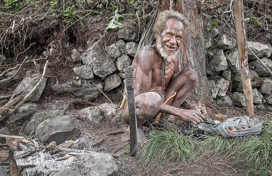 印尼原始部落的生活男人交配时才去女人房子