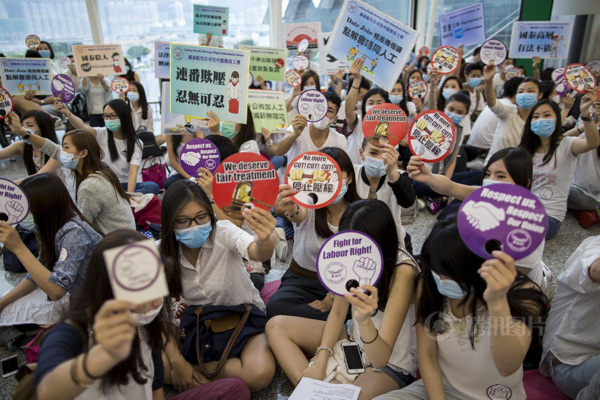 香港千名空姐靜坐抗議消減福利