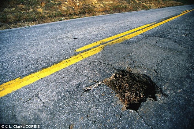路面再也不会有坑了活水泥可自行修补