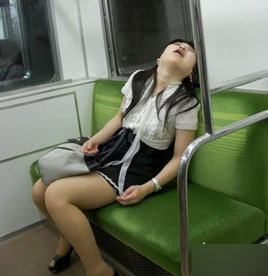 女游客带男童在故宫随地小便 公共场所"出格"行为