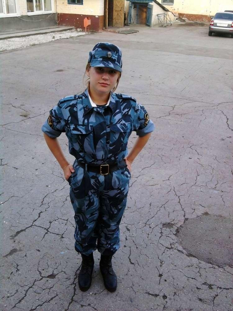 俄罗斯监狱中的女警卫   13/31 隐藏描述