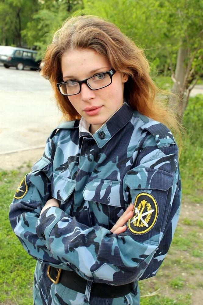 俄罗斯监狱中的女警卫   26/31 隐藏描述