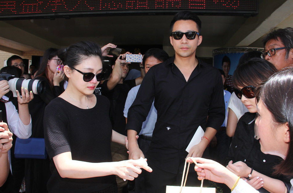 可米小子成员安钧璨悼念会大s悲痛落泪