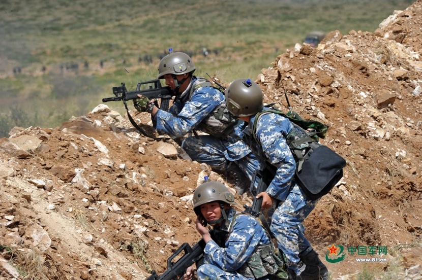 朱日和军演蓝军用双37高炮平射