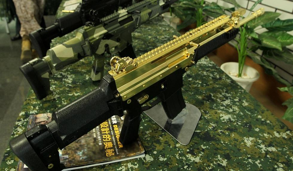 台湾推出新型步枪镀金外观抢眼