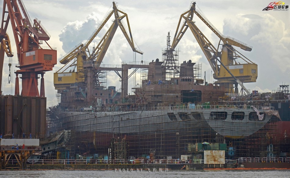 船厂内多艘国产新型补给舰聚集