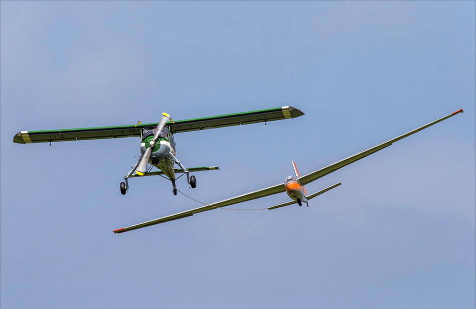 俄空军开放日雨燕热情献技