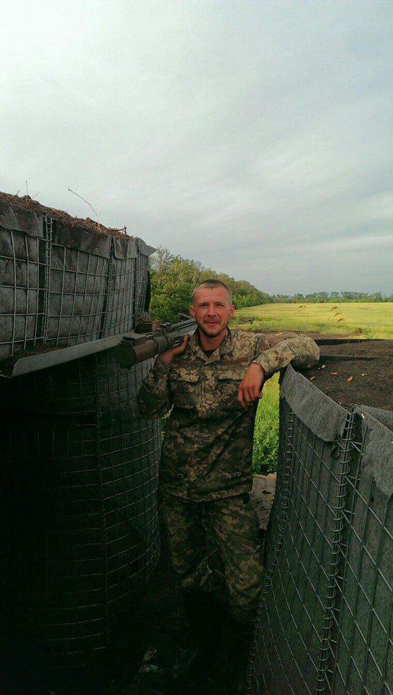 乌克兰民兵武装轻重武器齐备