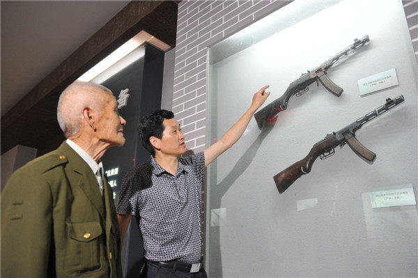 1945年美军轰炸东京用光十万吨炸弹烧死十四万人比损伤更大！