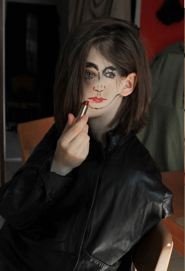 网上惊现双面人妹子你的妆容太可怕了