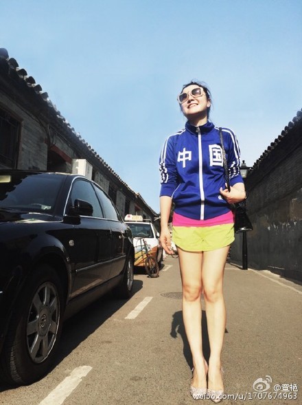 央视女主播章艳晒健身照