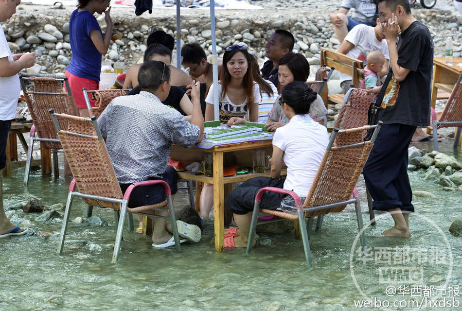成都万人开打水上麻将