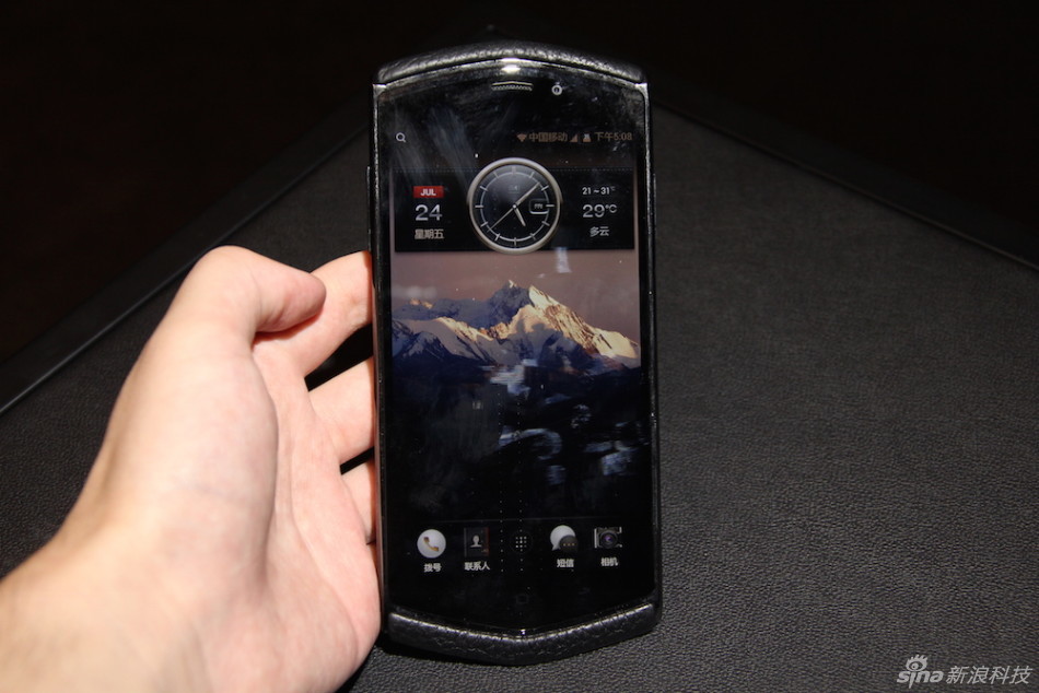 王石代言售价9999元8848钛金手机现场实拍