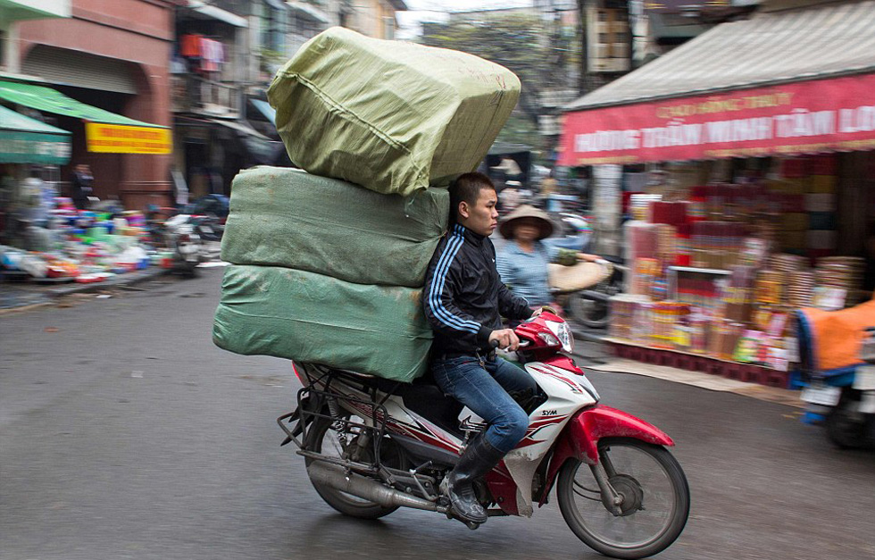 鏡頭記錄越南街頭摩托車超載奇葩景象組圖