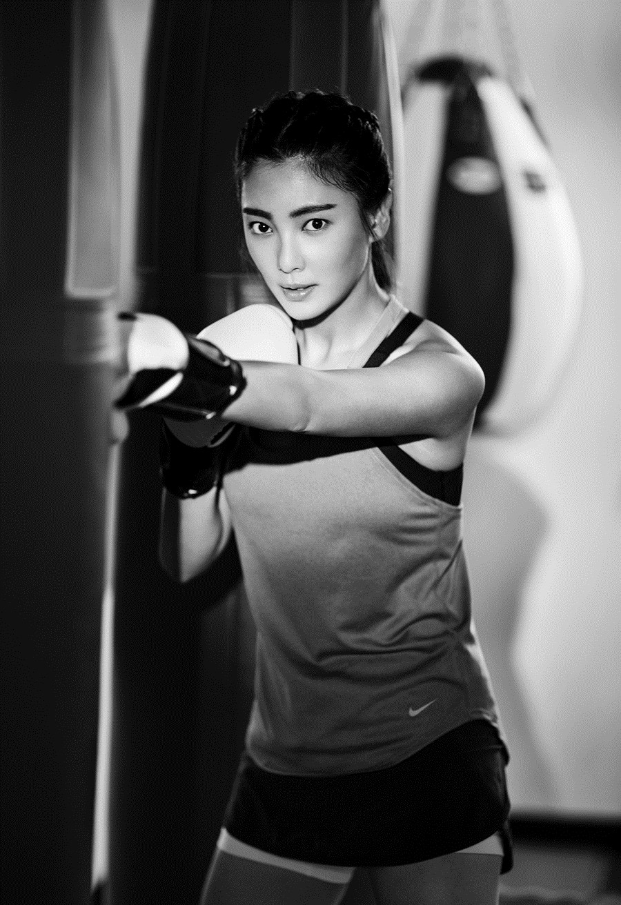 张雨绮性感运动照曝光上演粉色拳击暴力