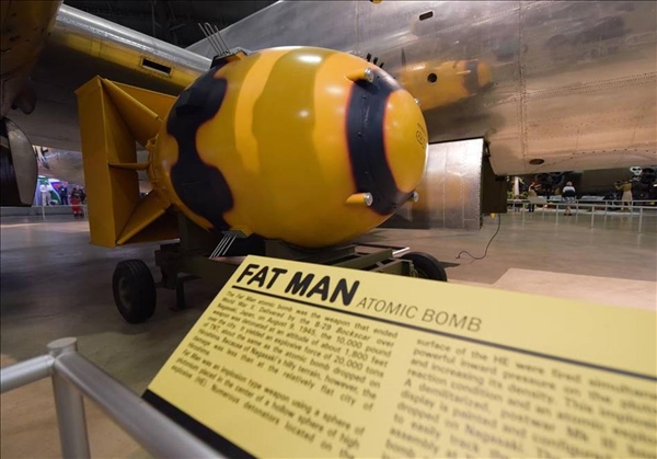 看看美国向日本投放的小男孩原子弹长啥样