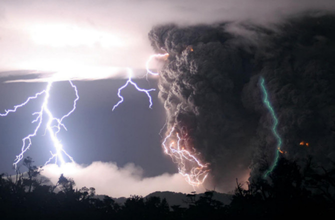 宛如地狱之火震撼壮观的闪电奇观