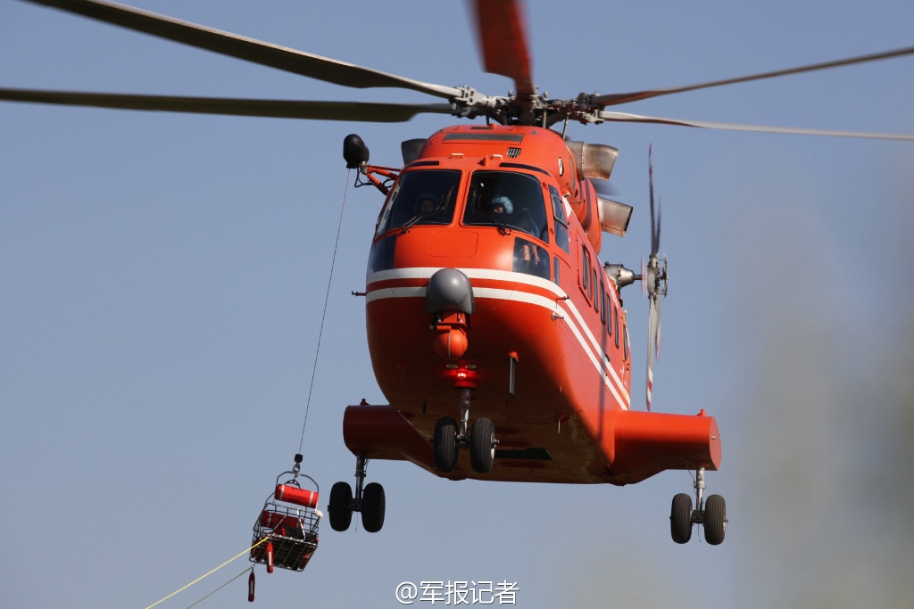 森警部队新型直升机成群出动