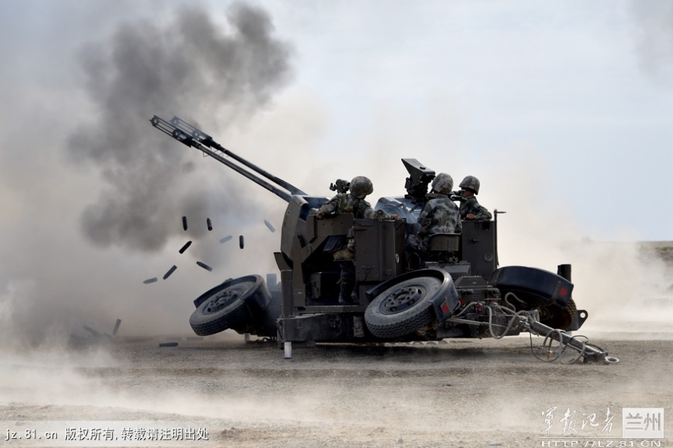 解放军双35毫米高射炮发威了