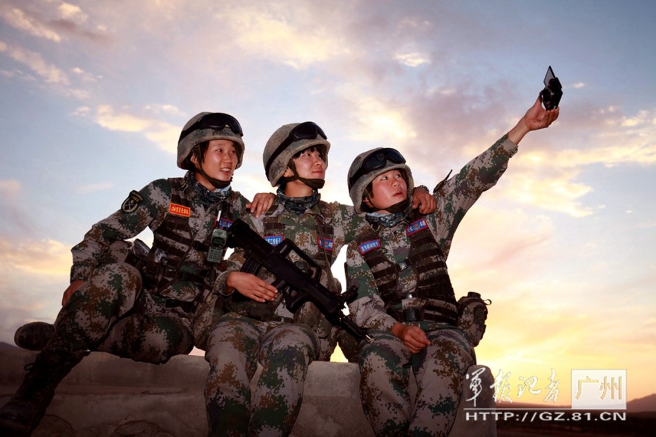女导弹兵新式伪装服很奇特